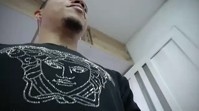 Snapshot of Osiiriis chatting on February 12, 4:33 pm Osiiriis online show from February 12, 4:33 pm