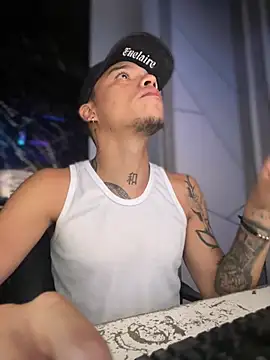 Snapshot of Osiiriis chatting on February 25, 9:31 am Osiiriis online show from February 25, 9:31 am