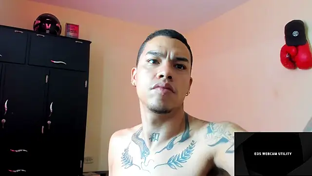 Snapshot of Osiiriis chatting on March 2, 6:51 pm Osiiriis online show from March 2, 6:51 pm