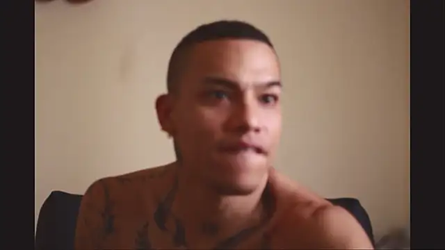 Snapshot of Osiiriis chatting on March 12, 10:07 pm Osiiriis online show from March 12, 10:07 pm