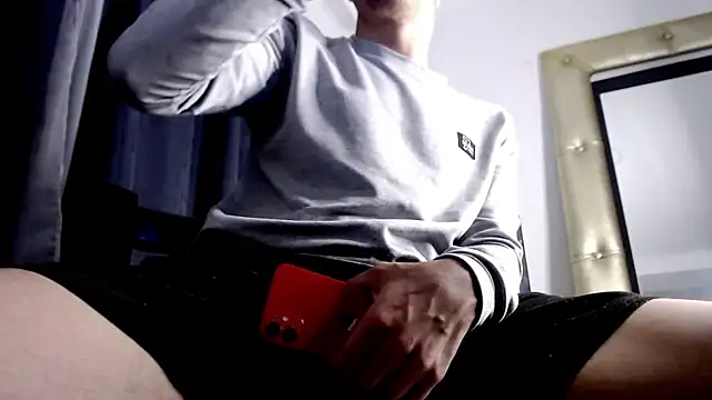 Snapshot of Osiiriis chatting on March 15, 12:47 am Osiiriis online show from March 15, 12:47 am