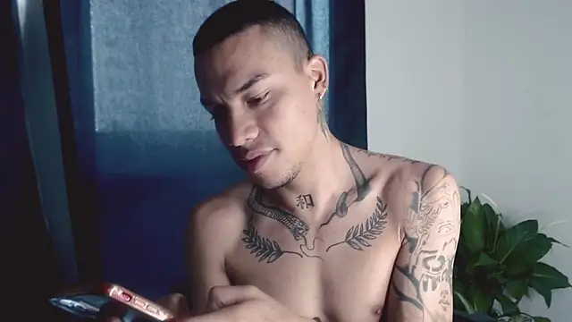 Snapshot of Osiiriis chatting on March 16, 9:26 pm Osiiriis online show from March 16, 9:26 pm