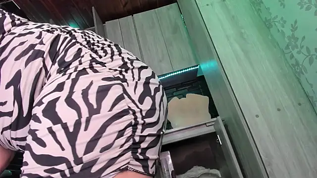 Snapshot of LaureenHills chatting on October 29, 4:26 am LaureenHills online show from October 29, 4:26 am