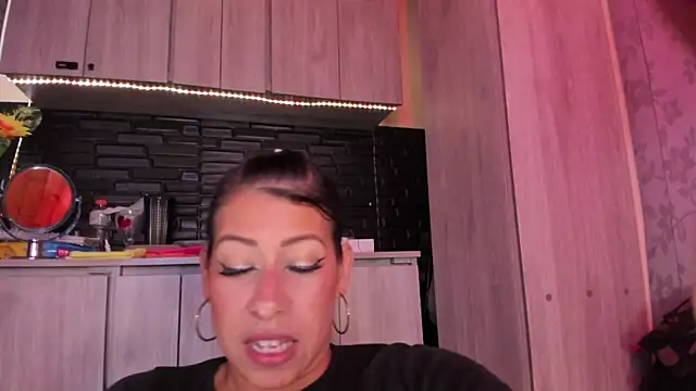 Snapshot of LaureenHills chatting on November 13, 10:19 pm LaureenHills online show from November 13, 10:19 pm