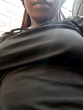 Snapshot of Sarie_sho chatting on February 27, 5:56 am Sarie sho online show from February 27, 5:56 am