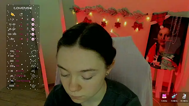 Snapshot of Florence_meow chatting on December 20, 9:21 am Florence meow online show from December 20, 9:21 am