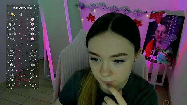 Snapshot of Florence_meow chatting on December 29, 10:45 am Florence meow online show from December 29, 10:45 am