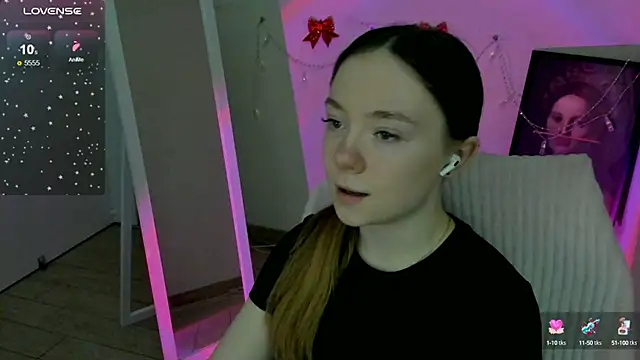 Snapshot of Florence_meow chatting on February 6, 1:32 pm Florence meow online show from February 6, 1:32 pm