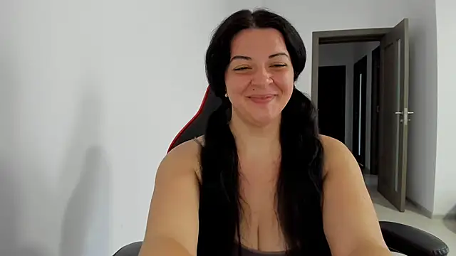Snapshot of amiraisa11 chatting on June 28, 3:51 pm amiraisa11 online show from June 28, 3:51 pm