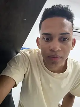 Snapshot of dilan_alfonzo chatting on April 19, 11:18 pm dilan alfonzo online show from April 19, 11:18 pm