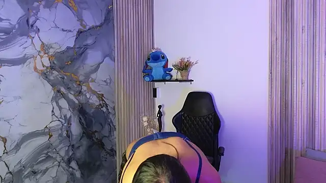 Snapshot of LissaWiild chatting on February 9, 8:13 pm LissaWiild online show from February 9, 8:13 pm