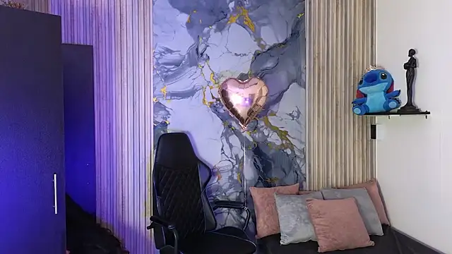 Snapshot of LissaWiild chatting on February 17, 8:15 pm LissaWiild online show from February 17, 8:15 pm