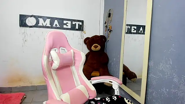 blonde girl01 online show from December 30, 5:13 pm