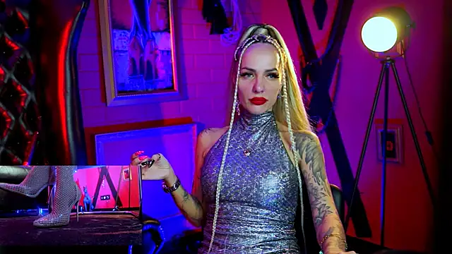 Snapshot of MonicaMaxwel chatting on February 9, 12:20 pm MonicaMaxwel online show from February 9, 12:20 pm