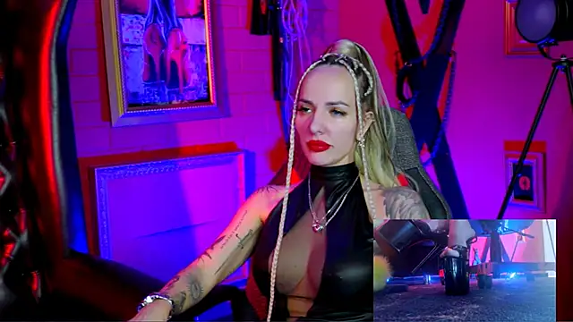 Snapshot of MonicaMaxwel chatting on February 26, 10:03 am MonicaMaxwel online show from February 26, 10:03 am