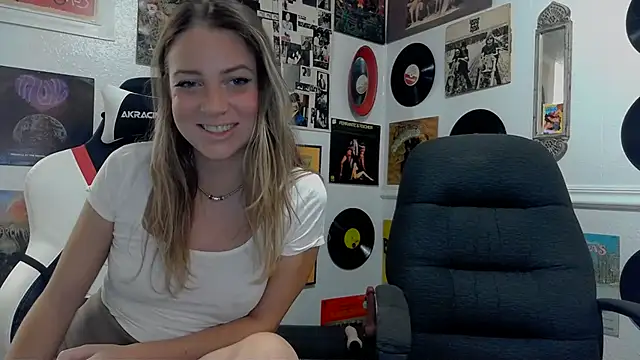 Snapshot of molly_witha_chance chatting on January 16, 9:51 pm molly witha chance online show from January 16, 9:51 pm