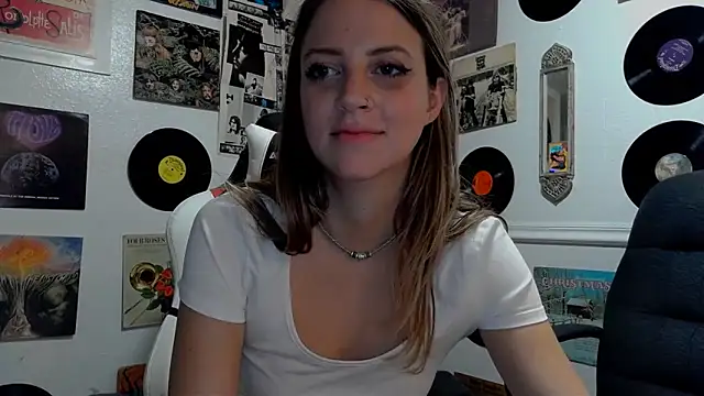 Snapshot of molly_witha_chance chatting on January 17, 3:55 am molly witha chance online show from January 17, 3:55 am