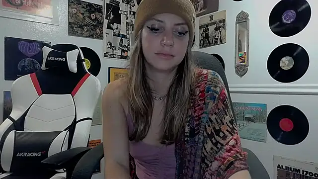 Snapshot of molly_witha_chance chatting on January 19, 6:20 am molly witha chance online show from January 19, 6:20 am