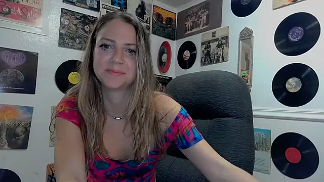 Snapshot of molly_witha_chance chatting on January 22, 3:52 am molly witha chance online show from January 22, 3:52 am