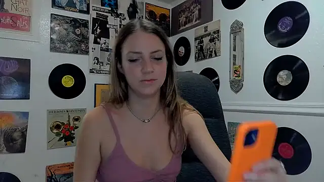 Snapshot of molly_witha_chance chatting on January 23, 2:02 am molly witha chance online show from January 23, 2:02 am