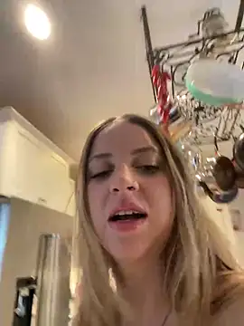 Snapshot of molly_witha_chance chatting on February 2, 8:19 pm molly witha chance online show from February 2, 8:19 pm