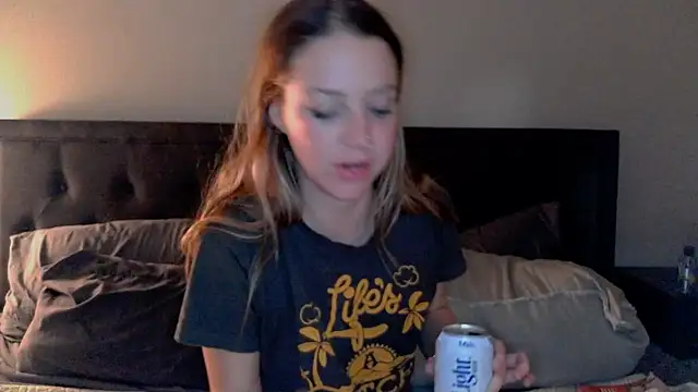 Snapshot of molly_witha_chance chatting on February 22, 9:01 am molly witha chance online show from February 22, 9:01 am