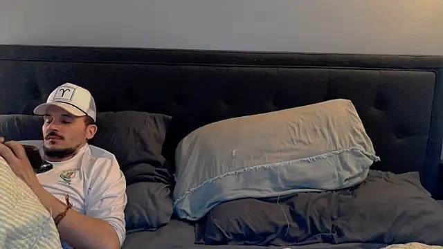 Snapshot of molly_witha_chance chatting on February 24, 12:30 am molly witha chance online show from February 24, 12:30 am