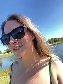 Snapshot of molly_witha_chance chatting on March 6, 7:43 pm molly witha chance online show from March 6, 7:43 pm