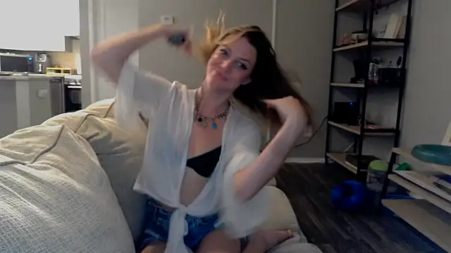 Snapshot of molly_witha_chance chatting on March 8, 1:06 am molly witha chance online show from March 8, 1:06 am