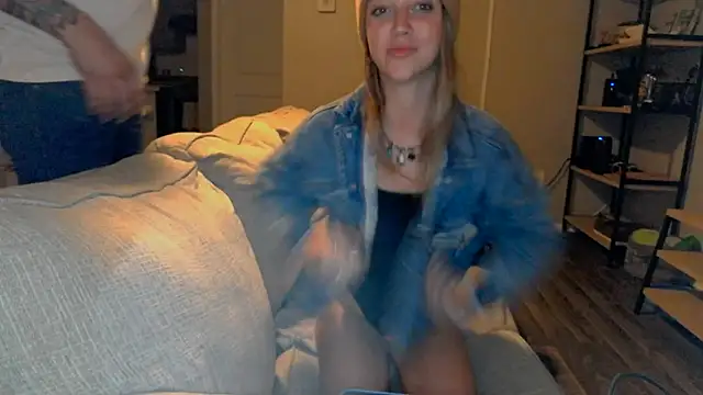 Snapshot of molly_witha_chance chatting on March 13, 5:33 am molly witha chance online show from March 13, 5:33 am