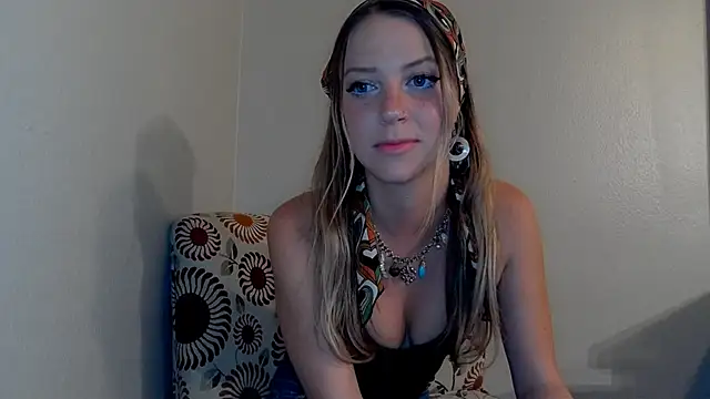 Snapshot of molly_witha_chance chatting on March 16, 1:28 am molly witha chance online show from March 16, 1:28 am