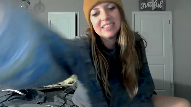 Snapshot of molly_witha_chance chatting on October 12, 6:23 am molly witha chance online show from October 12, 6:23 am