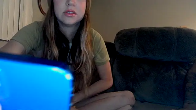 Snapshot of molly_witha_chance chatting on November 29, 7:33 am molly witha chance online show from November 29, 7:33 am