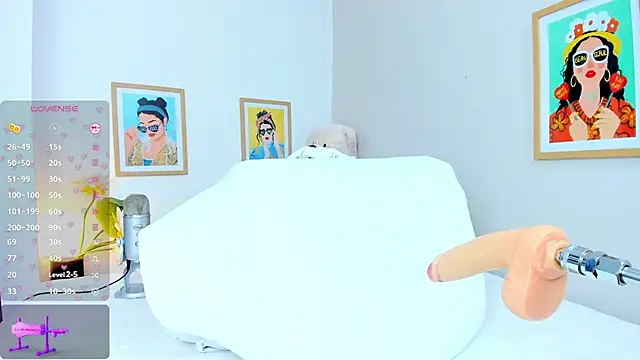 jasminnee  online show from April 4, 1:30 pm