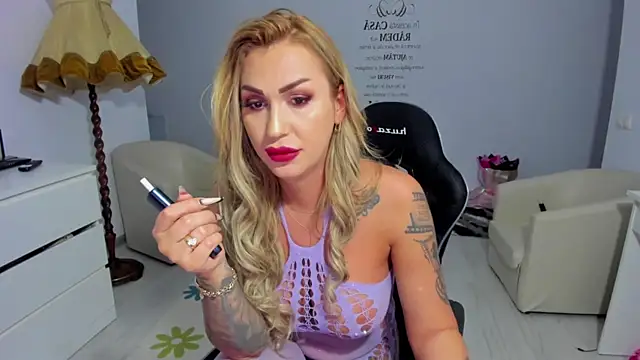 GlossyDiamondX online show from April 5, 6:38 pm