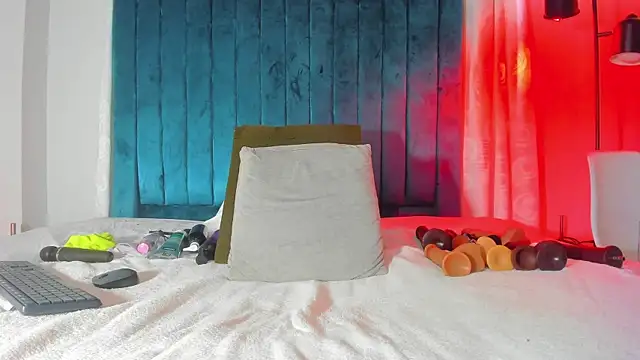 blondehorny69 online show from November 24, 7:24 pm