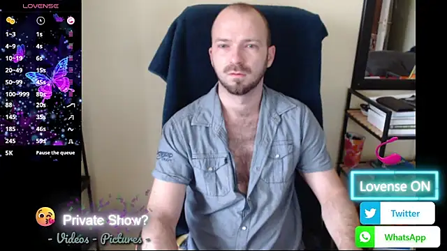 Snapshot of RealManHaveHairy chatting on June 4, 4:07 am RealManHaveHairy online show from June 4, 4:07 am
