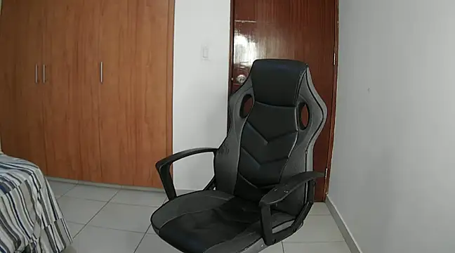 Snapshot of modexusparty1 chatting on January 4, 1:53 pm modexusparty1 online show from January 4, 1:53 pm