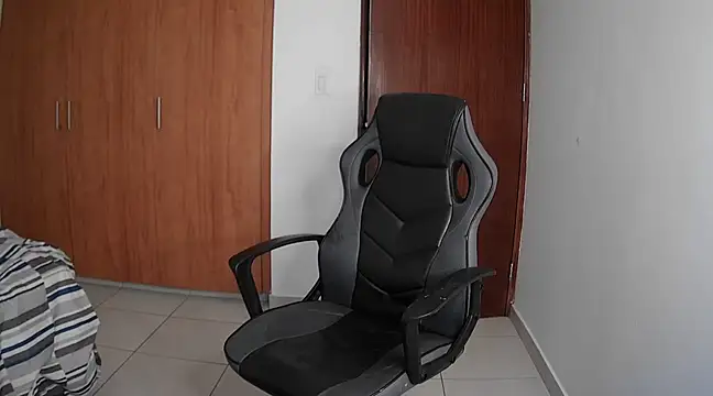 Snapshot of modexusparty1 chatting on January 6, 8:07 pm modexusparty1 online show from January 6, 8:07 pm