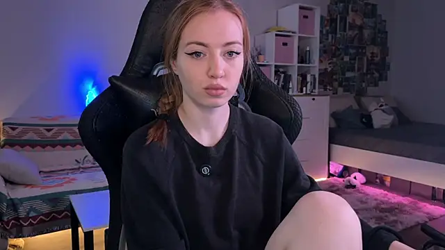 Snapshot of LinaWitch chatting on October 14, 8:26 am LinaWitch online show from October 14, 8:26 am