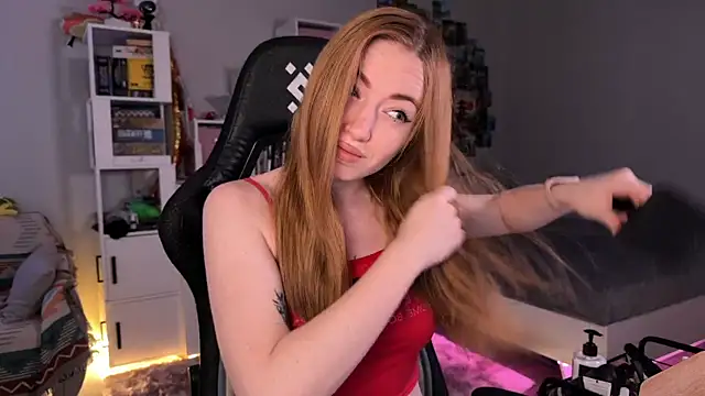 Snapshot of LinaWitch chatting on October 24, 11:06 am LinaWitch online show from October 24, 11:06 am