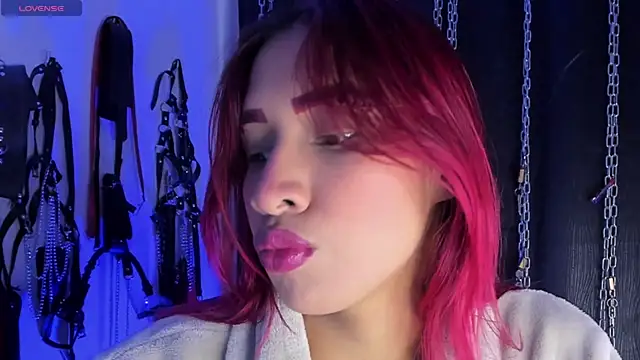 Snapshot of charrlotte_quinn chatting on June 19, 3:38 pm charrlotte quinn online show from June 19, 3:38 pm