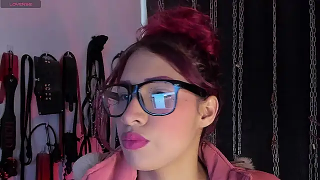 Snapshot of charrlotte_quinn chatting on July 1, 10:09 pm charrlotte quinn online show from July 1, 10:09 pm