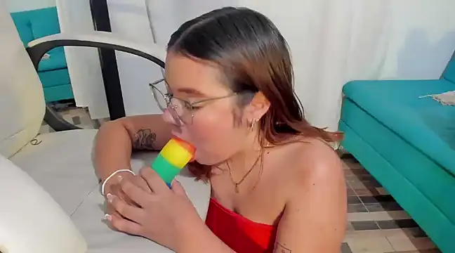 Snapshot of maddy066 chatting on March 11, 5:05 am maddy066 online show from March 11, 5:05 am