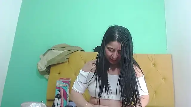 Snapshot of agathacorlincm101 chatting on January 17, 11:07 pm agathacorlincm101 online show from January 17, 11:07 pm