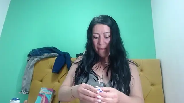 Snapshot of agathacorlincm101 chatting on January 22, 2:15 am agathacorlincm101 online show from January 22, 2:15 am