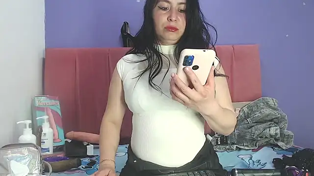 Snapshot of agathacorlincm101 chatting on February 26, 12:05 am agathacorlincm101 online show from February 26, 12:05 am