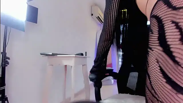 JEANNA DREAMS online show from June 9, 7:14 pm
