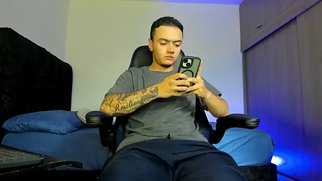 male pussy online show from September 26, 5:17 pm