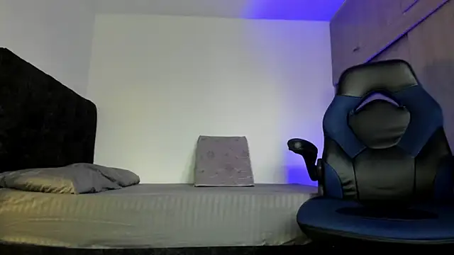 male pussy online show from October 20, 7:03 pm